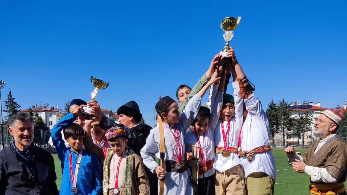 Okullar arası Geleneksel Türk Okçuluk Isparta İl Yarışmasında Birinciler Muhsin Kiremitçi'den